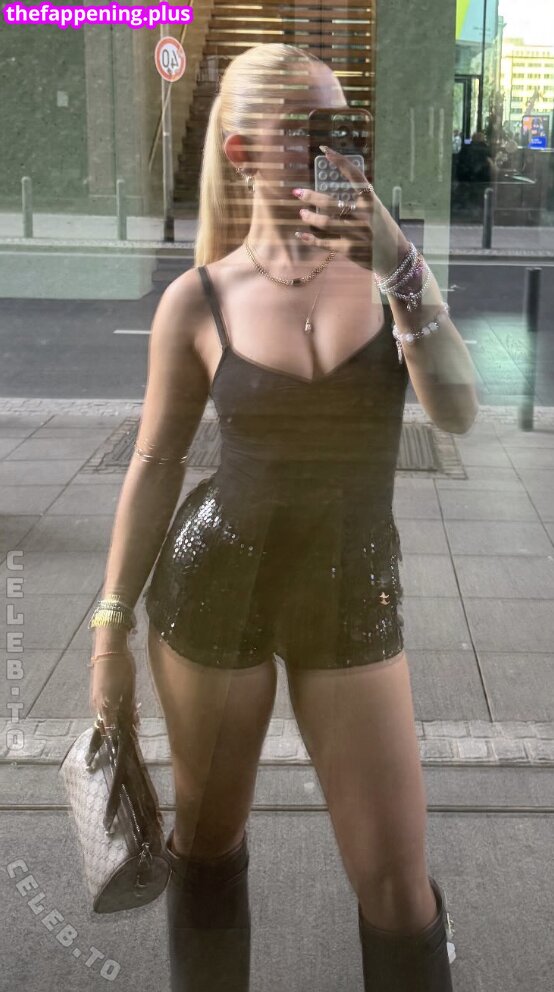 21haia Nude OnlyFans Photo #2