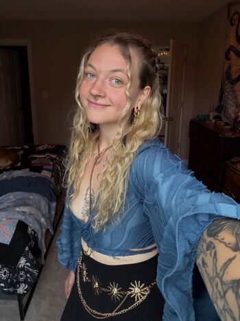 Full leaked Eggsinatrenchcoat private onlyfans photo