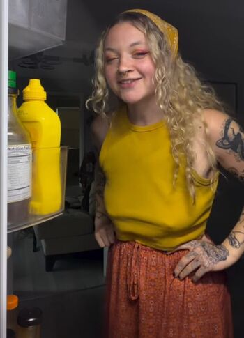 Full leaked Eggsinatrenchcoat private onlyfans photo