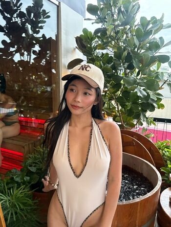 Full leaked Aaomhelloo page private onlyfans photo