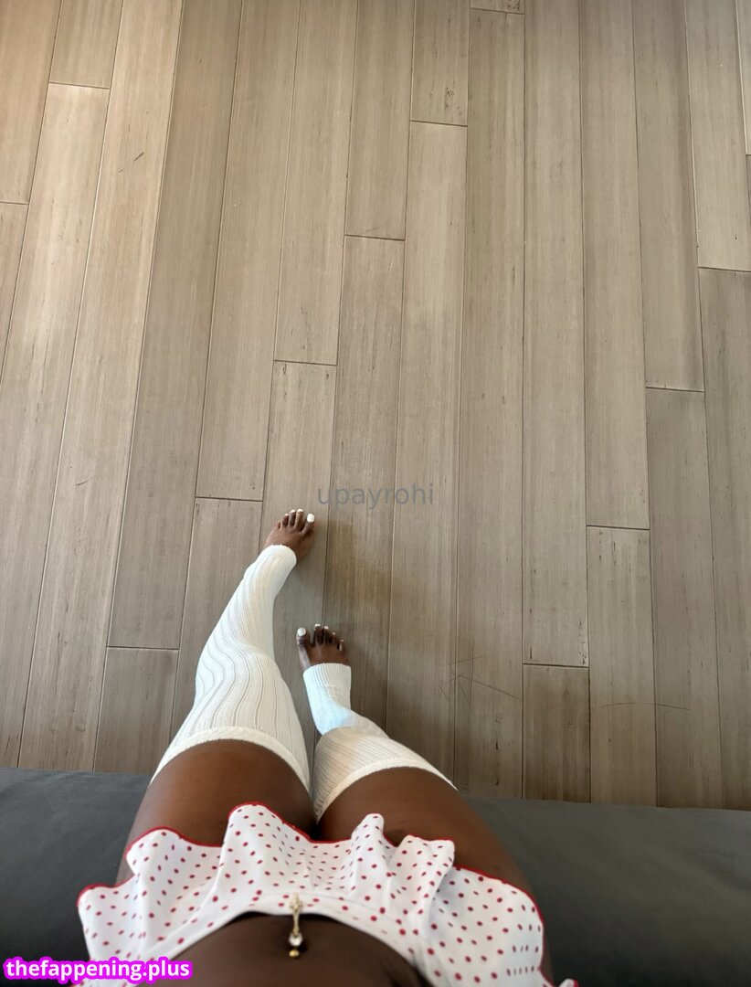Aarohi Allegre / aarohiallegre / favicon.ico / https: / littlerohi / urgoddessrohi Nacktes OnlyFans Foto #1