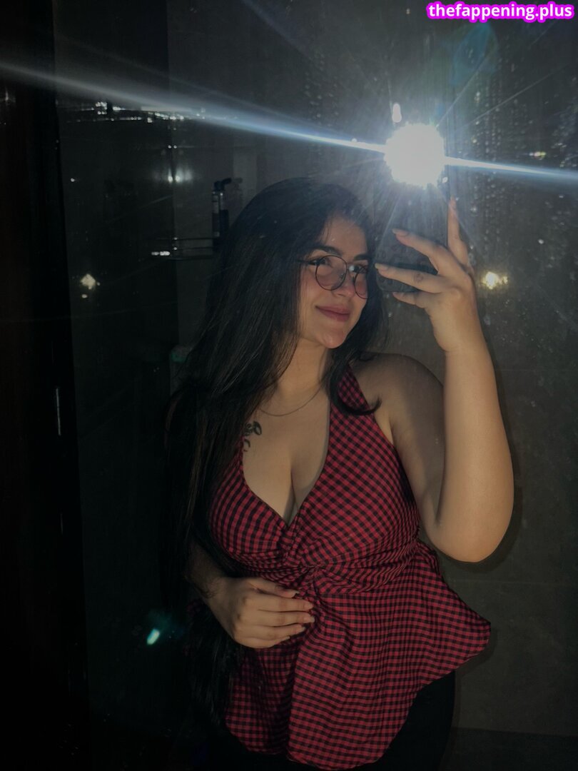 Aarohi Tirpude / aarohitirpude_ Çıplak OnlyFans Fotoğrafı #1