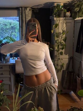 Full leaked Aechisholm private onlyfans photo