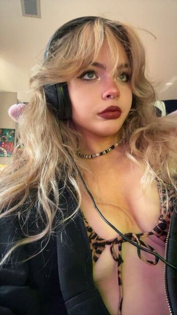Full leaked Aiiygatorz private onlyfans photo