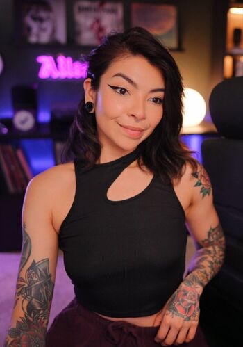 Full leaked Aileensenpaireacts private onlyfans photo