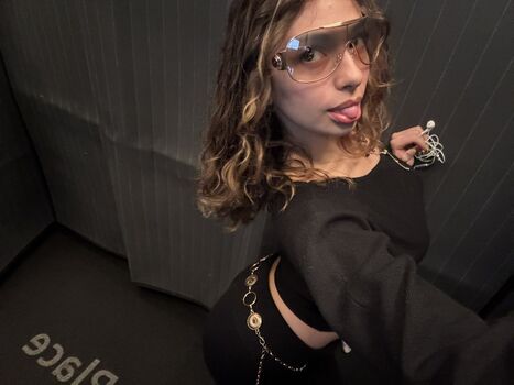 Full leaked Akirya private onlyfans photo