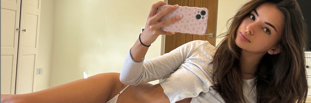 Full leaked Alanareynolds private onlyfans photo