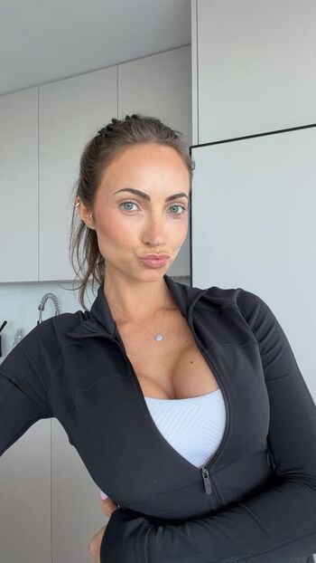 Full leaked Alannalouise private onlyfans photo