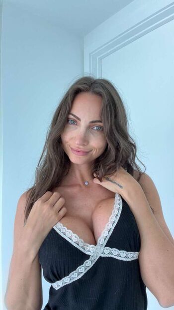 Full leaked Alannalouise private onlyfans photo