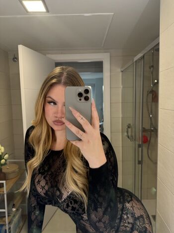 Full leaked Albitarobainam private onlyfans photo