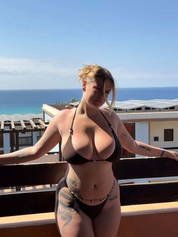 Full leaked Albitarobainam private onlyfans photo