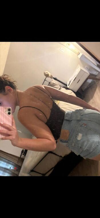 Full leaked Aleaarose private onlyfans photo