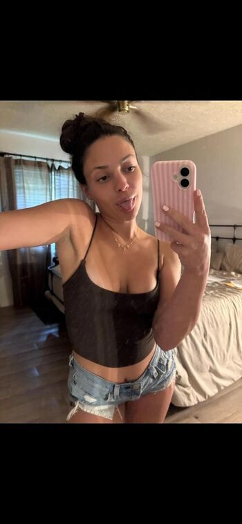 Full leaked Aleaarose private onlyfans photo