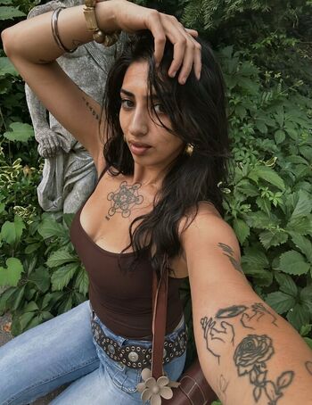 Full leaked Alearninggardens private onlyfans photo