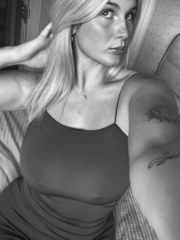 Full leaked Aleeshahurleyyyy private onlyfans photo