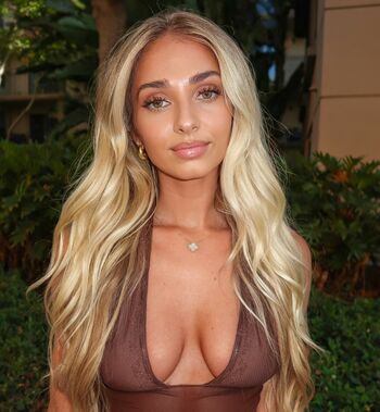 Alexa Adams