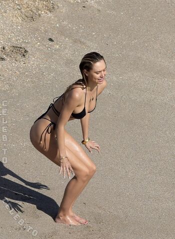 Alexis Ren