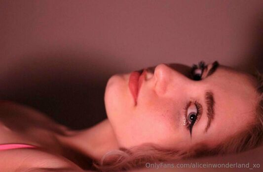 aliceinwonderland_xo