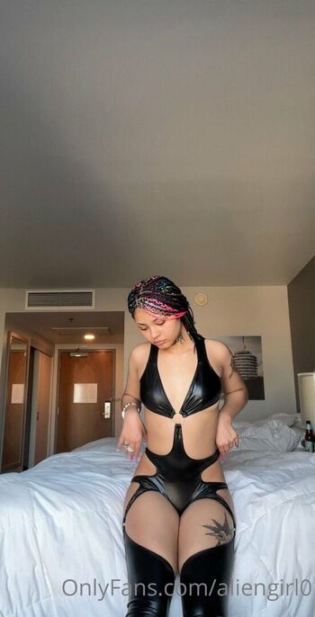 Aliengirl0