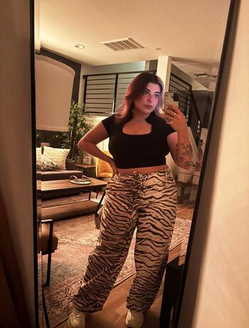 Full leaked Alluux private onlyfans photo