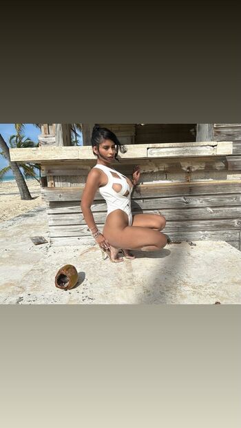 Full leaked Alondraquino private onlyfans photo