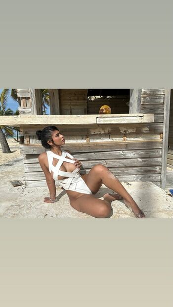 Full leaked Alondraquino private onlyfans photo