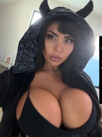 Full leaked Alondraroi private onlyfans photo