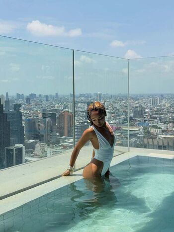 Full leaked Alysontsang private onlyfans photo