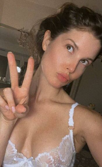 Amanda Cerny