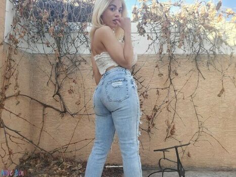 Full leaked Amberalenaxxx private onlyfans photo