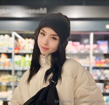 amelia_blond