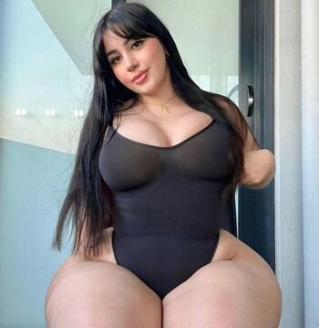 Amelia.curvy