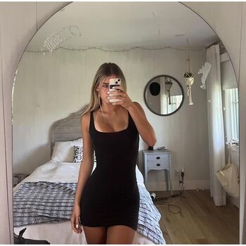 Full leaked Ameliapelto  page private onlyfans photo