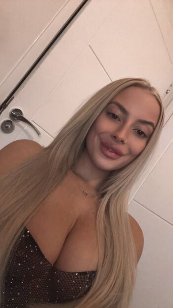 Full leaked Amyellerington private onlyfans photo