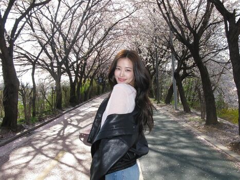 An Yujin 안유진 |