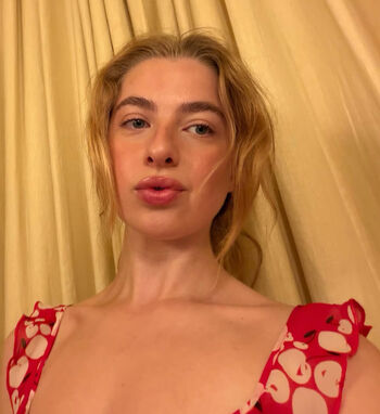 Anais Gallagher