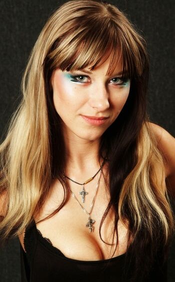 Anastasia_Holly1984