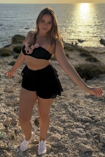 Anastasia_rose_official