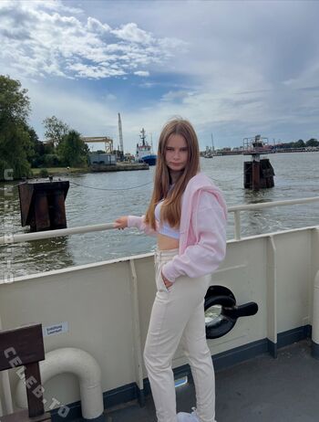 Angelina_Dehlow