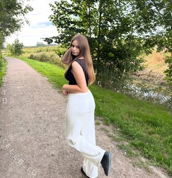 Angelina_Dehlow