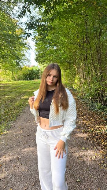 Angelina_Dehlow