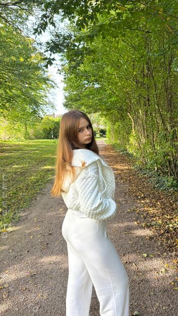 Angelina_Dehlow