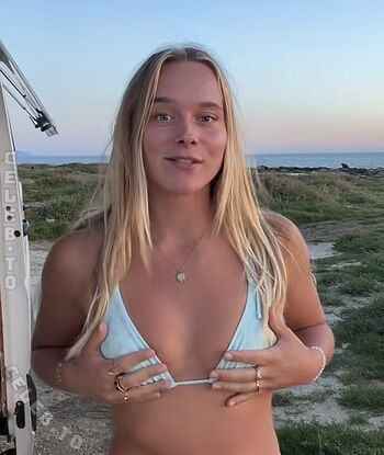 Full leaked Angelinajoleen private onlyfans photo