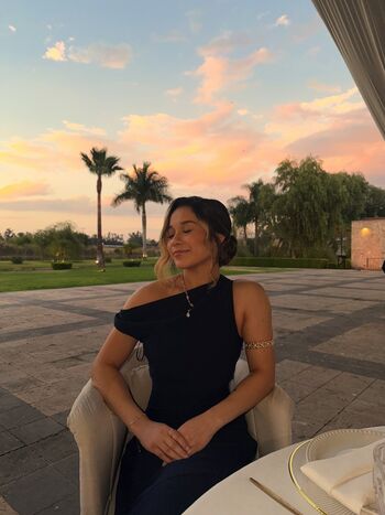 Full leaked Angeliquerayleen private onlyfans photo