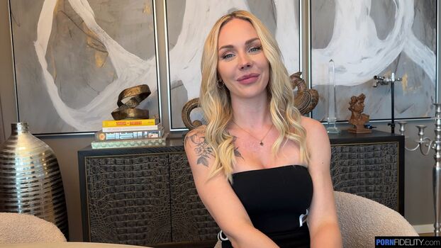 Full leaked Angie lynx page private onlyfans photo