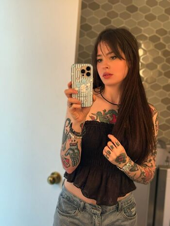 Full leaked Anisa jomha page private onlyfans photo