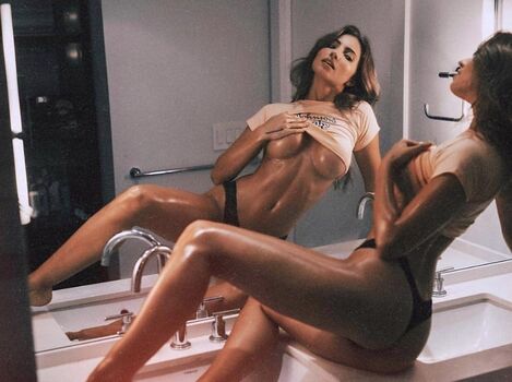 Full leaked Anna louise page private onlyfans photo