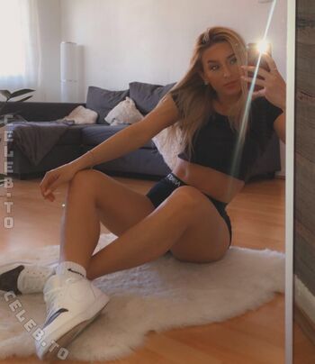 Full leaked Annamhfm private onlyfans photo