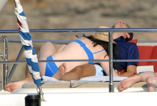 Anne Hathaway