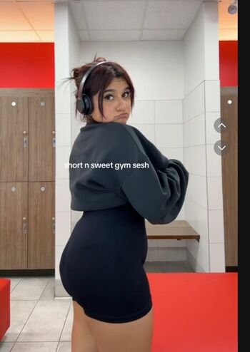 Full leaked Anniesbookstore private onlyfans photo